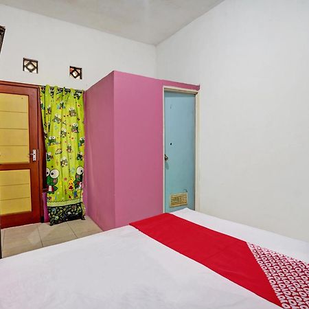 Oyo Life 92840 Wisma Morricco Jombang Exterior foto