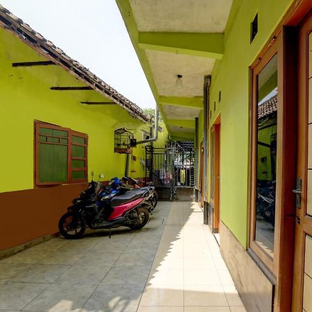 Oyo Life 92840 Wisma Morricco Jombang Exterior foto