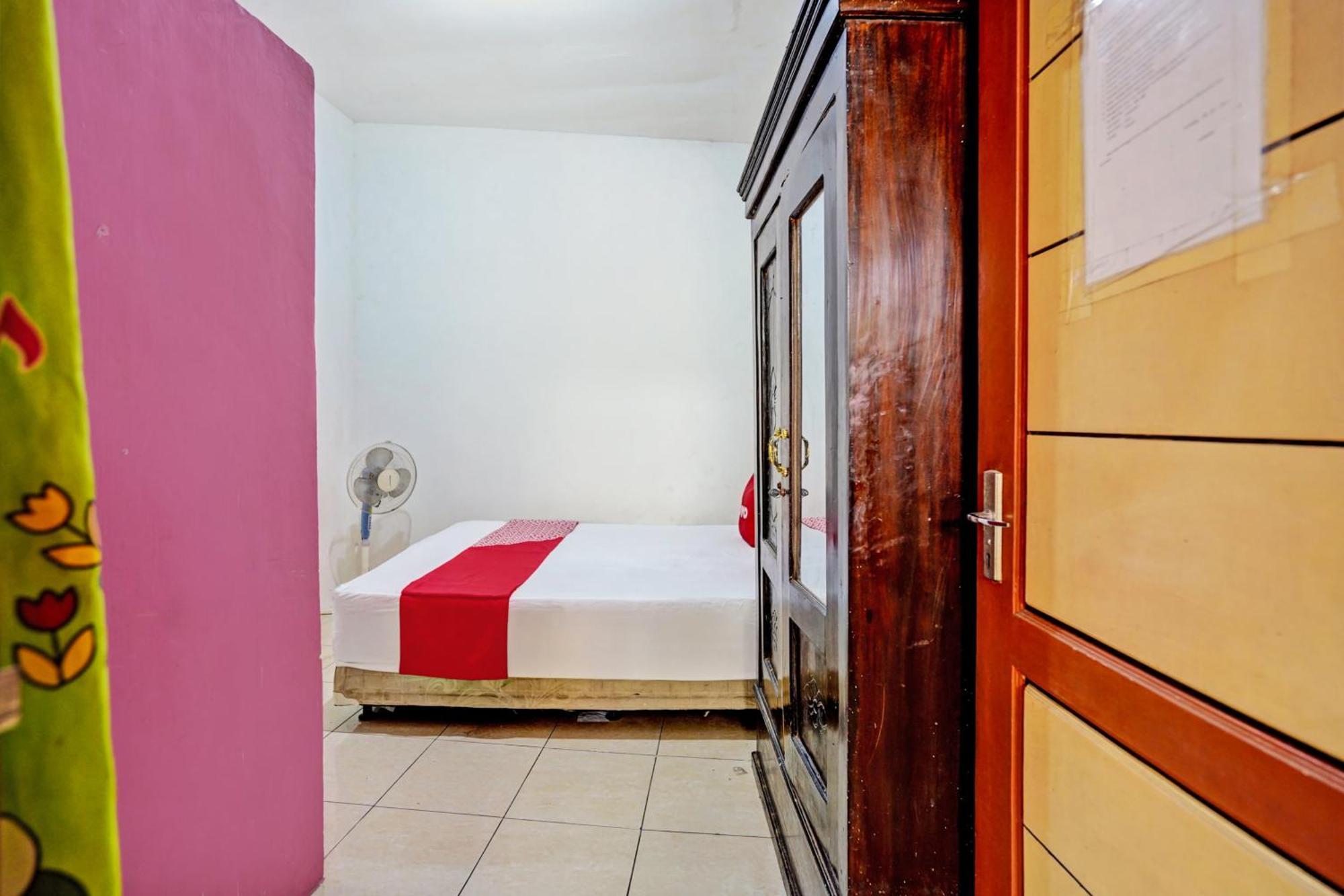 Oyo Life 92840 Wisma Morricco Jombang Exterior foto