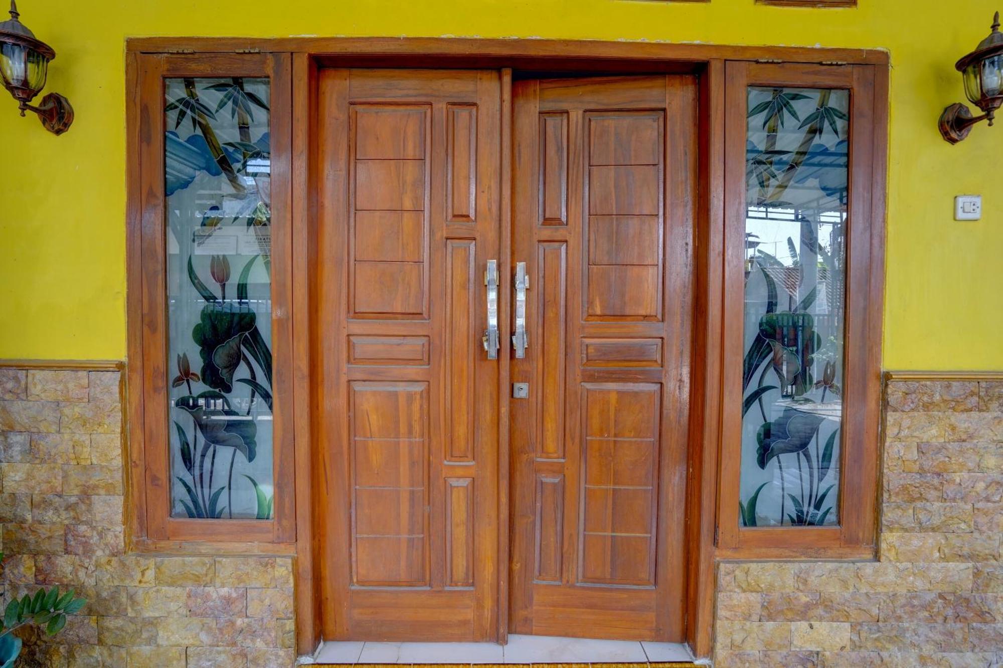Oyo Life 92840 Wisma Morricco Jombang Exterior foto
