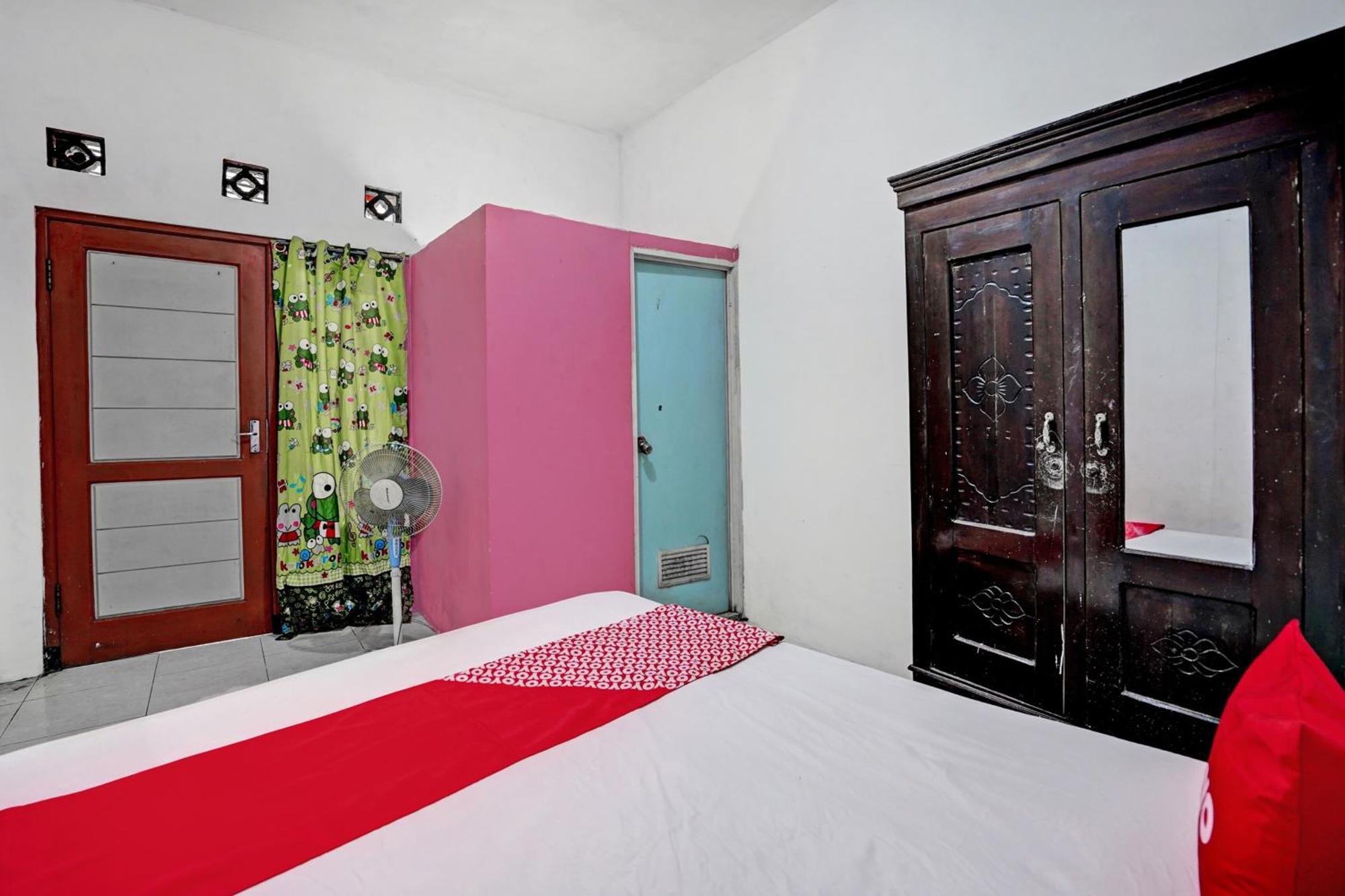 Oyo Life 92840 Wisma Morricco Jombang Exterior foto