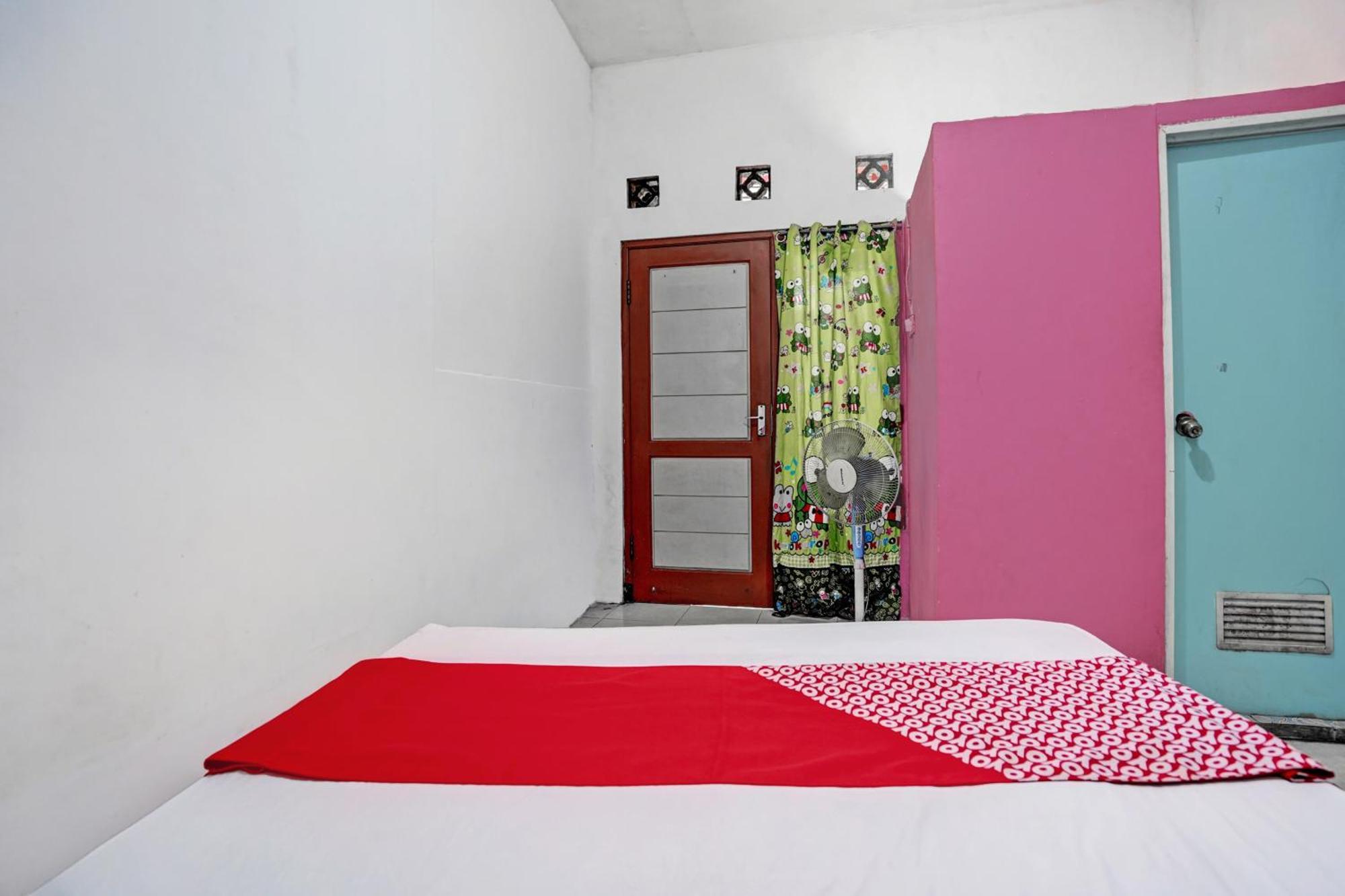 Oyo Life 92840 Wisma Morricco Jombang Exterior foto