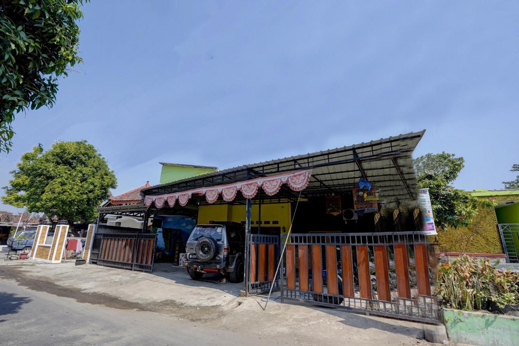 Oyo Life 92840 Wisma Morricco Jombang Exterior foto